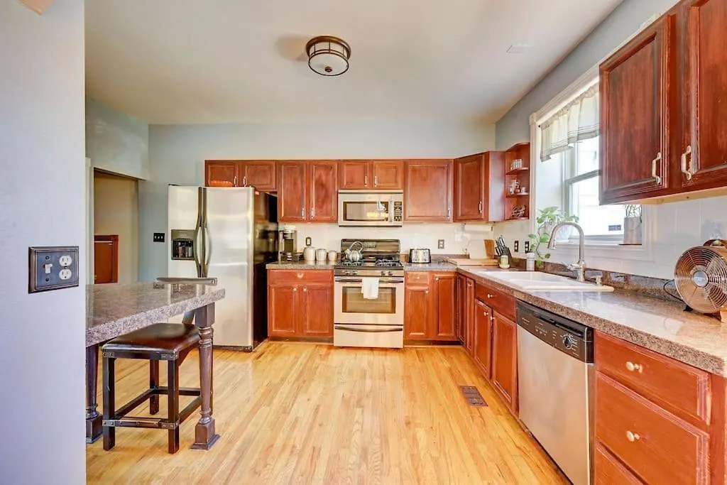 Victorian Manor 1 Mile From Downtown Denver! 0*, 덴버